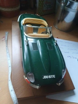 BURAGO 1/18 JAGUAR TYPE E ROADSTER TRES BON ETAT AVEC SA BOITE - Photo 1/4