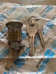 Mazda R100 1000 1200 1300 DOOR LOCK With Key Genuine Part Nos Japan - Picture 1 of 9