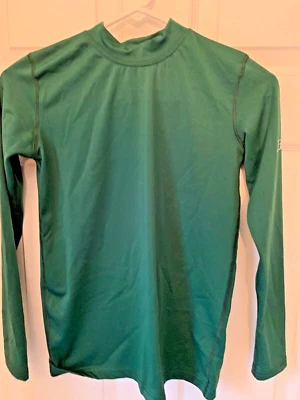 BT1--i3k  BOYS ATHLETIC UNDER UNIFORM SHIRT.  GREEN, LONG SLEEVE. BOYS LARGE - Image 1 of 2