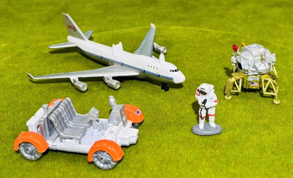 Real Toy - NASA Space Lot - Lunar Rover, Boeing Plane, Landing Module, Astronaut - Image 1 of 4