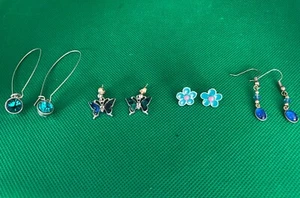 4 x PAAR OHRRINGE REIFEN & NIETEN KOSTÜM SCHMUCK SIEHE FOTOS - Bild 1 von 5