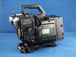 Cámara de cine Blackmagic URSA Mini 4,6K montaje EF G1 - Imagen 1 de 9