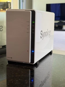 Synology Diskstation DS220j White 512 MB Memory DDR4 Network Attached Storage - Picture 1 of 3