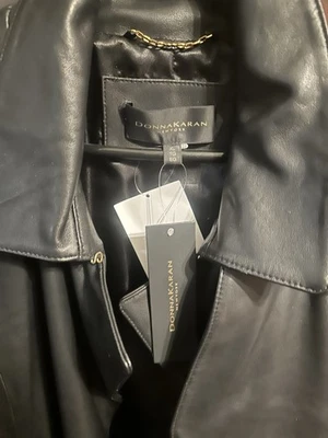 Gabardina Donna Karan New York de cuero con cinturón de doble botonadura Foto 1 de 4