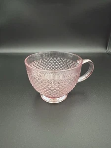 Tazza da tè vintage in vetro rosa depressione - Foto 1 di 7