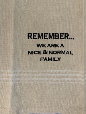 Кухонное чайное полотенце «Помни... Мы хорошая и нормальная семья» новое с ценниками - Изображение 1 из 4
