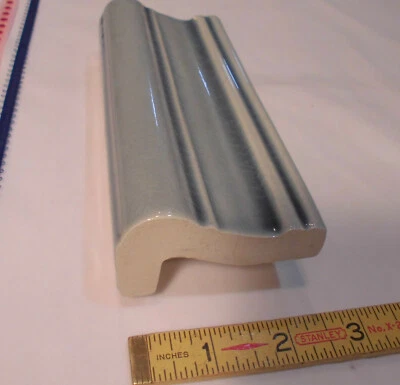 1 pc. *Gris azul* Azulejo de cerámica con tapa en V; bordes de encimera; esmalte craquelado Foto 1 de 4