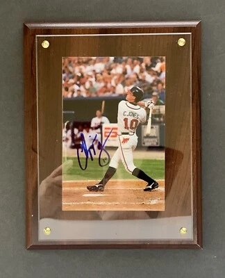 CHIPPER JONES AUTOGRAPHED  4" x 6" Photo In 7" X 9" Plaque - Image 1 of 4