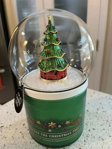 BATH AND BODY WORKS UNDER THE CHRISTMAS TREE GLOBE LID 3 WICK CANDLE BNWT - Picture 1 of 7