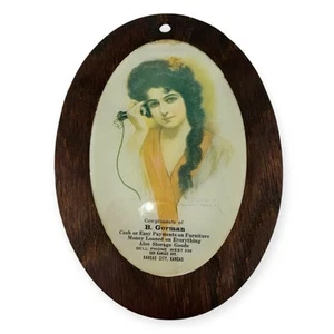 ANTIKES HOLZ/GLAS SCHILD 1909 J KNOWLES HASE PIN UP GIRL PORTRAIT TELEFON VINTAGE - Bild 1 von 24