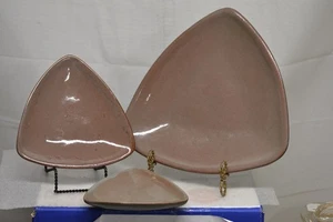 PLATOS DE GRES MODERNOS DE MEDIADOS DE SIGLO 3 PIEZAS EN FORMA DE TRIÁNGULO KENNY BLEVINS MCM - Imagen 1 de 2