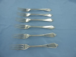 EIN ANTIKES STERLINGSILBER-SET MIT SECHS HUNDENASEN, 3 KRAPPEN ESSGABELN LONDON 1922 - Bild 1 von 9