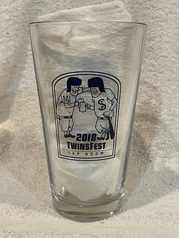 RARE 2018 Minnesota Twins Twins Fest Taproom Goose Island Beer Pint Glass, NICE! Cover