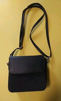 Bolsa tiracolo Targus couro preto câmera de viagem ombro com alça - Imagem 1 de 4