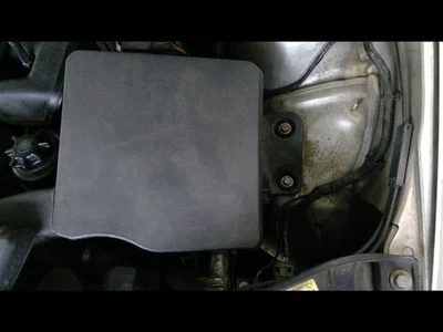 Воздухоочиститель с откидным верхом Thru 9/05 подходит для 01–06 BMW 330i 63376 - Изображение 1 из 4