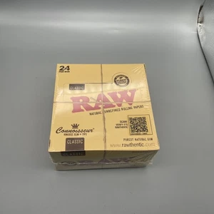 Full Box Raw Classic King Size Connoisseur Papers & Tips with Free LED Glow Tray - Foto 1 di 2