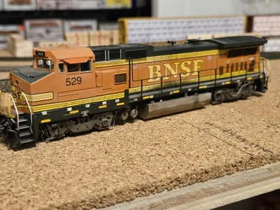 Atlas HO BNSF DASH 8-40BW #529 DCC Equipped Custom Weathered - Image 1 of 3
