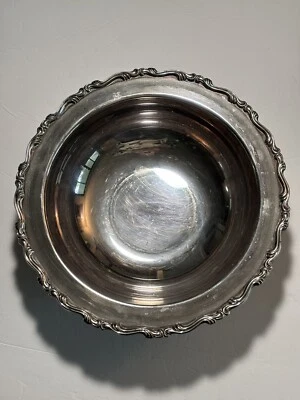 Tazón para servir Oneida U.S.A Georgian Scroll de tres patas  Foto 1 de 4