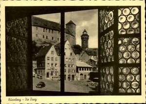 ~1950 NUREMBERG Baviera vista desde la ventana del castillo y el coche (Volkswagen Beetle) - Imagen 1 de 2