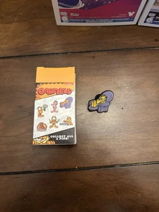 Garfield Collectible Pin: Garfield (In Chair) - Nickelodeon - OPEN - New - Picture 1 of 3