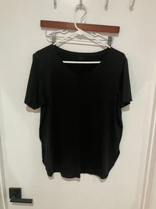 Uniqlo Women's AIRism Short Sleeve V-Neck Shirt, Black, Size Large - Picture 1 of 3