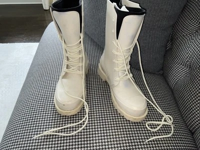 Botas de borracha creme luxuosas Dior com cadarço - Imagem 1 de 4