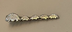 Krawattennadel Krawattenhalter Klammer Tie pin Silber Igelfamilie Igel  Nr. 51 - Bild 1 von 3