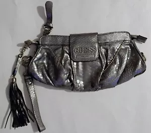 Guess silberne Damenhandtasche/Geldbörse - Bild 1 von 19