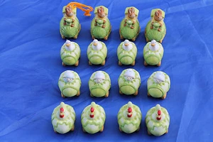 Ostern 16 Ostereier zum Aufhängen Tiere Hühner Hase Schaf Ente bemalt  - Bild 1 von 11