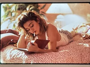 1985 MADONNA DESPERATELY SEEKING SUSAN PHOTO 35MM COLOR FILM SLIDE - Picture 1 of 3