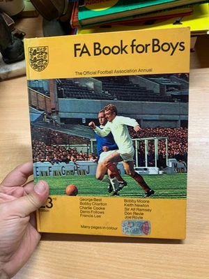 1970 "THE FA BOOK FOR BOYS No.23" UK SOCCER ANNUAL HARDBACK BOOK (P4) - Image 1 of 4
