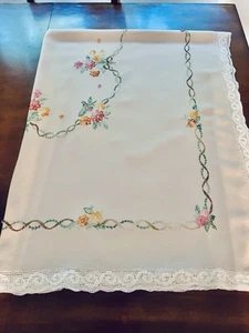 Handbestickte Strickmischung Tischdecke wunderschöne Blumensprays Bänder und Schleifen - Bild 1 von 11