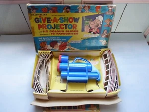 VINTAGE 1961 CHAD VALLEY GIVE A SHOW PROJECTOR TOY BOXED WITH 15 SLIDES - Picture 1 of 8