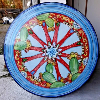 Tavolo in pietra lavica dipinto a mano. - Immagine 1 di 4