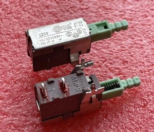 2pcs Alps SDL1P SDL1P-A 4A/32A 250VAC TV-3 TV3 On-Off Panel Mount Power Switch - Picture 1 of 1