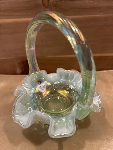 Fenton Hobnail opalisierend irisierend grün Glas 4 1/2" hoch Korb Aufkleber - Bild 1 von 9