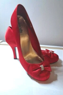 CHARLOTTE RUSSE КРАСНЫЕ ТУФЛИ С ПОДКЛАДКОЙ. ЛУК СО СТРАЗАМИ. - Изображение 1 из 4