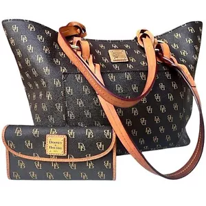 Bolso de Mano Tammy Dooney & Bourke Marrón con Logotipo de Firma con Cartera Gretta a Juego - Imagen 1 de 15