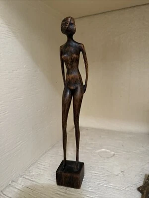 ESCULTURA DE MADERA DE MEDIADOS DE SIGLO MODELO FEMENINO MUJER MODERNISTA FIRMADO MISTERIO Foto 1 de 4