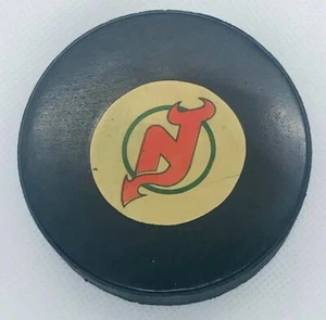 1979-83 NEW JERSEY DEVILS NHL VICEROY CANADA OFFICIAL GAME PUCK - Picture 1 of 1