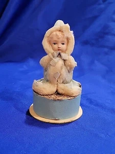 Antiker gesponnener Baumwolle & Zelluloid Kind Baby Süßigkeiten Behälter - Bild 1 von 13