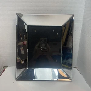 Cornice portafoto specchio smussato Tahari contiene un quadro 8" x 10" - Foto 1 di 16