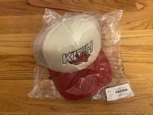 NEU Kith X Sesamstraße Fast Elmo Nolan Truckermütze Sandrift Einheitsgröße - Bild 1 von 2