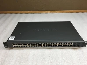 Commutateur intelligent Netgear ProSafe GS748T v4 48 ports Gigabit Ethernet avec oreilles en rack - Photo 1/7