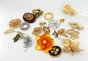 Lot of 20 Flower Floral Brooch Pin Lot Spring Time Leaf Leaves Some Signed #3 - Picture 1 of 10