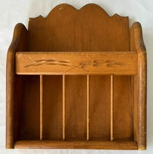 VINTAGE HOLZ BRIEF HALTER CADDY WANDBEHANG POST MAGAZIN HANDARBEIT ORGANIZER - Bild 1 von 24