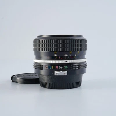 VERY GOOD Nikon Non-Ai Nikkor 28mm F/3.5 Prime Lens - Image 1 of 4