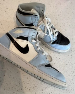 Nike Air Jordan 1 Mid Azul Hielo Zapatos Tenis Niños 6Y Mujeres 7.5 555112-401 Zapatos - Imagen 1 de 10