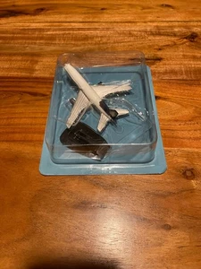 Modellino Aereo di Linea Lufthansa Boeing 747-200 Diecast Modello Scala 1:400 - Foto 1 di 4
