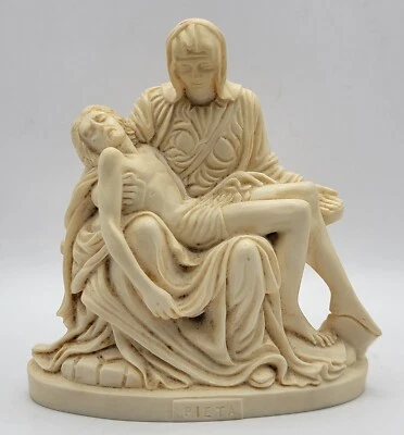 Vintage La Pieta 5 Inch Statue Sculptor G. Ruggeri Made in Italy - Image 1 of 4